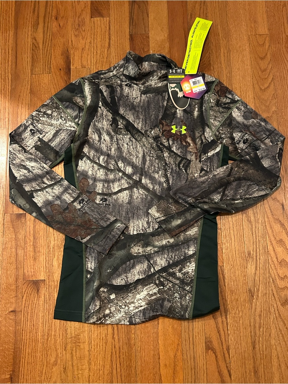 Under Armour new w/tags Camo Long-Sleeve fitted hunting shirt size medium
